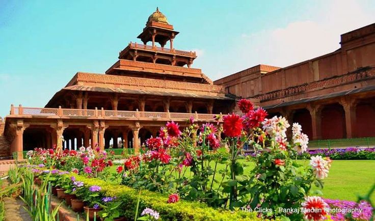 Cultural Confluence: From Forts to Backwaters Tour Package
